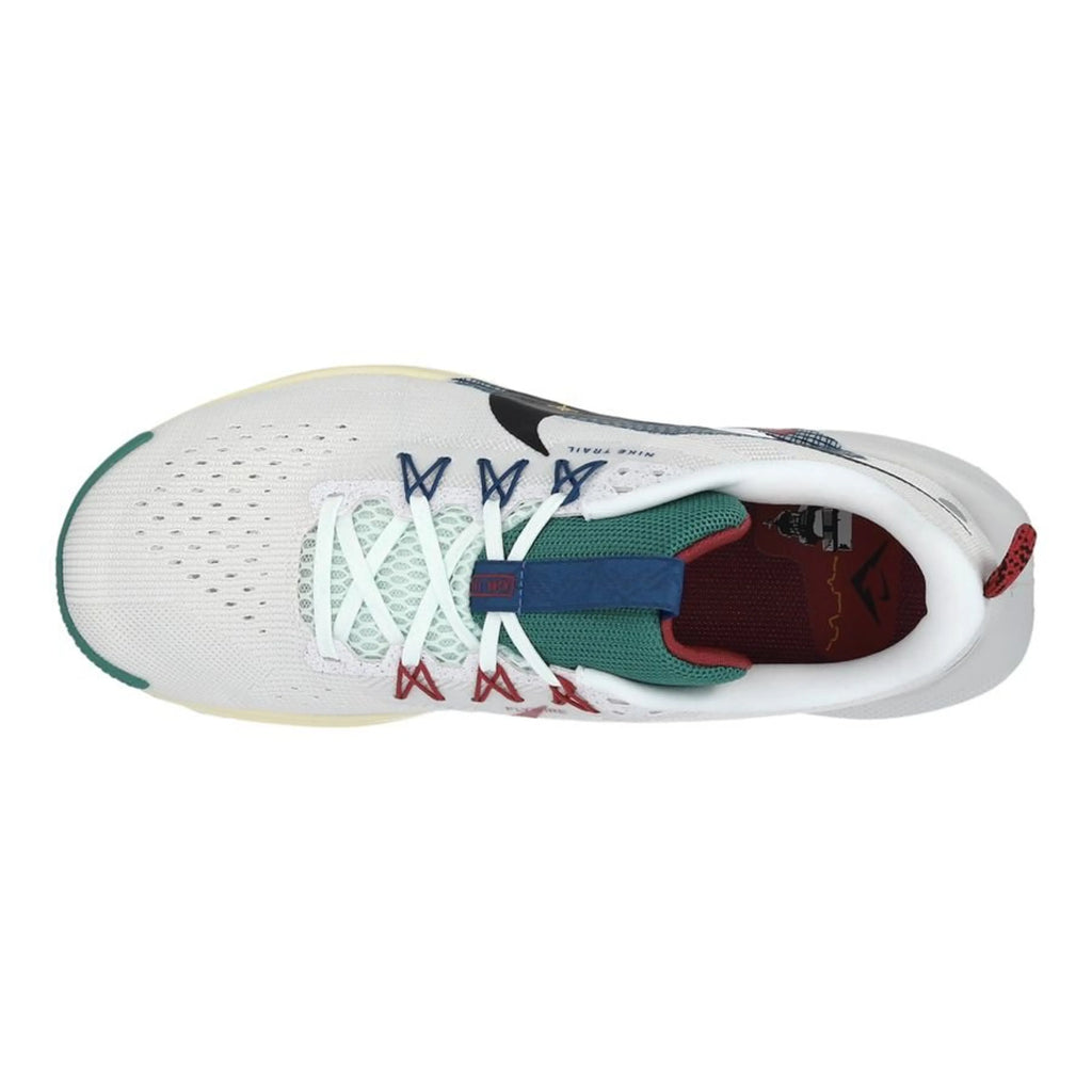 Nike Pegasus Trail 5 blanches avec des détails bleus et Cedar