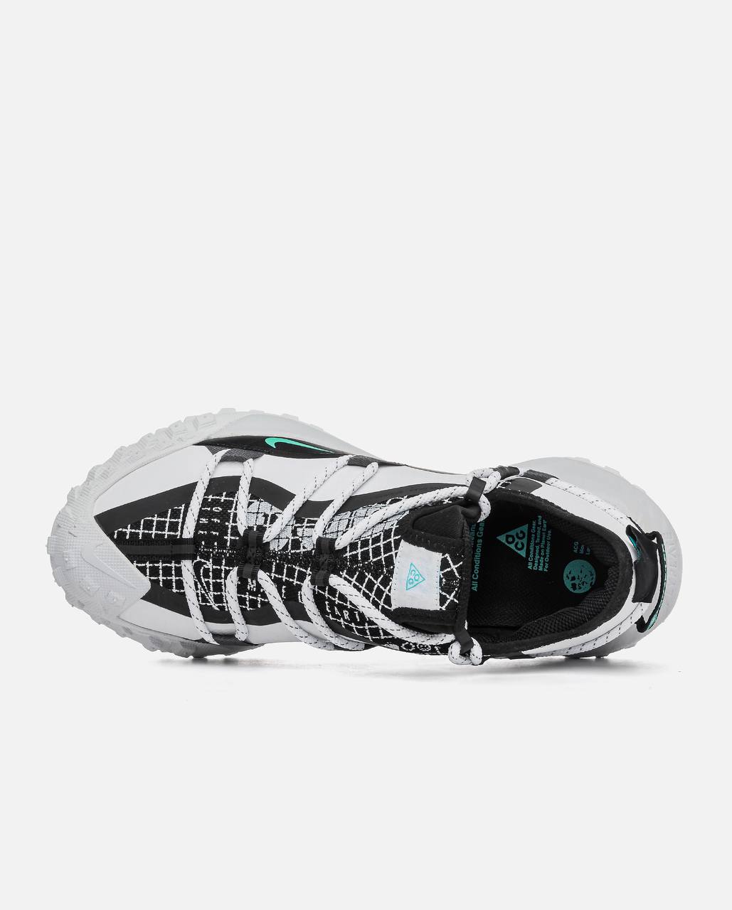 Nike ACG Mountain Fly Low SE dans son coloris « White Black / Anthracite / Grey Fog »