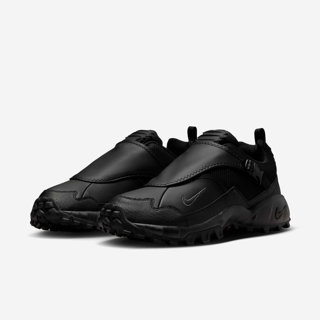 Nike ACG Phassad "Triple Black"Initialement commercialisé en 2003, ce modèle de trail running emblématique fait son grand retour