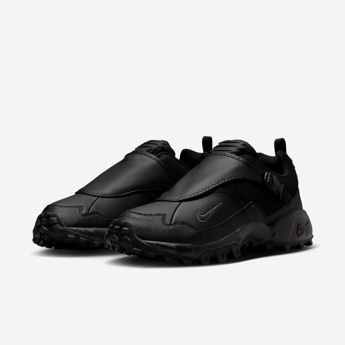 Nike ACG Phassad "Triple Black"Initialement commercialisé en 2003, ce modèle de trail running emblématique fait son grand retour