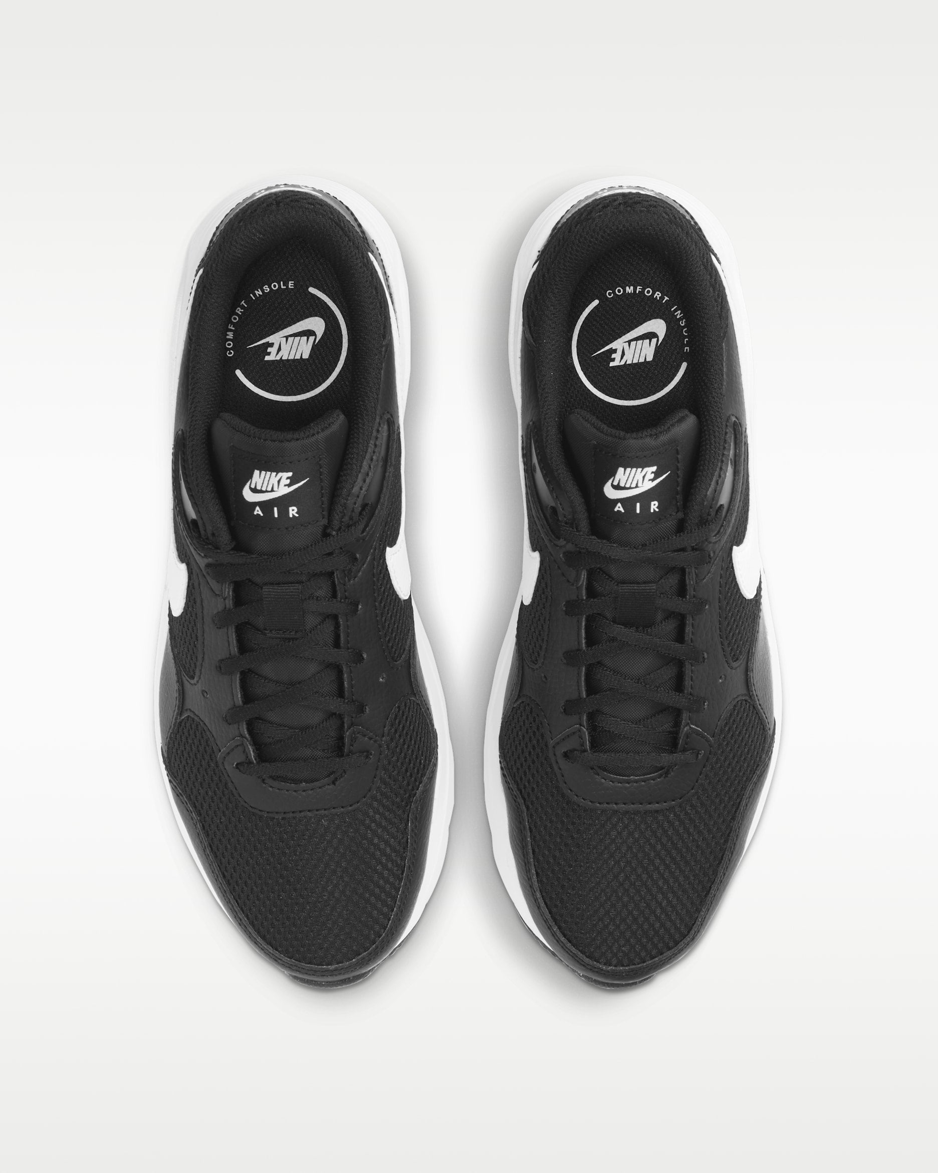 Nike Air Max SC dans le coloris classique noir et blanc.