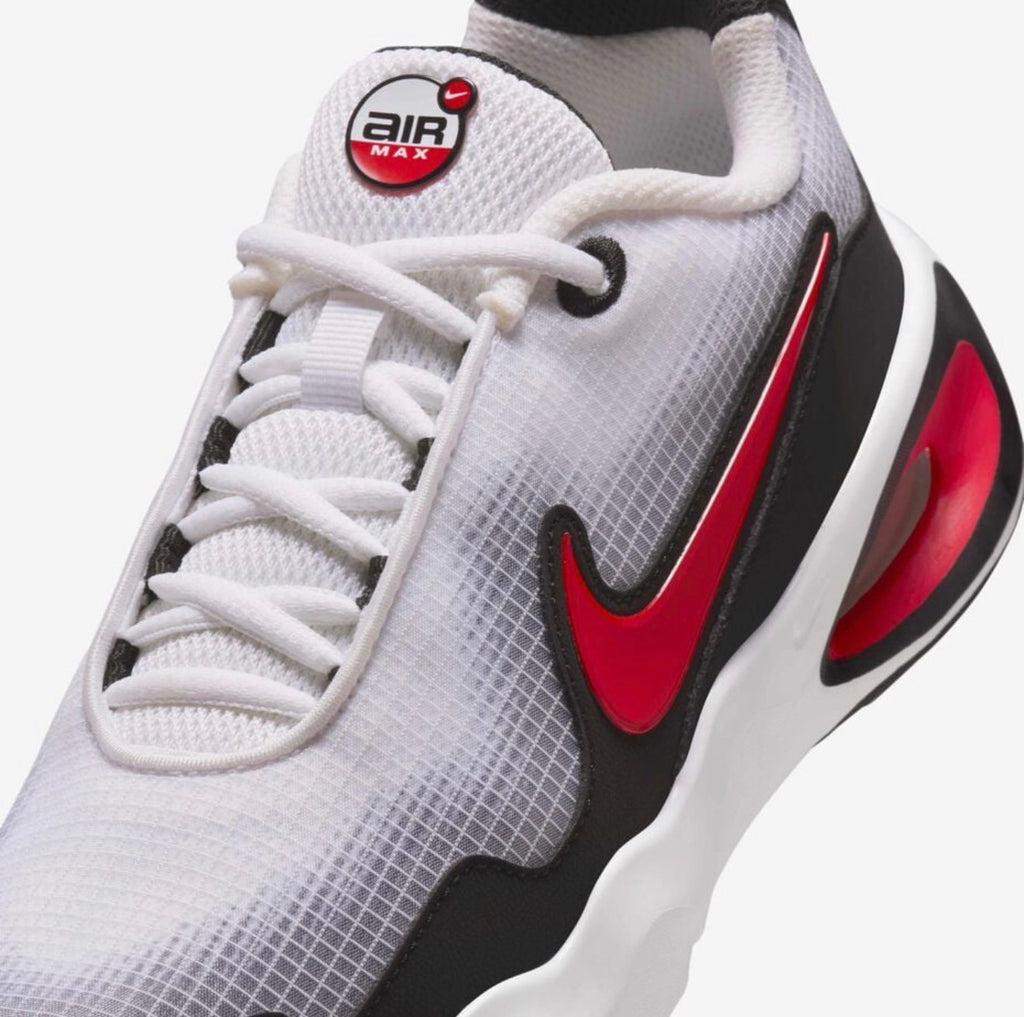 Nike Air Max Nova caractérisées par leur amorti Max Air ovale distinctif sur la semelle épaisse.