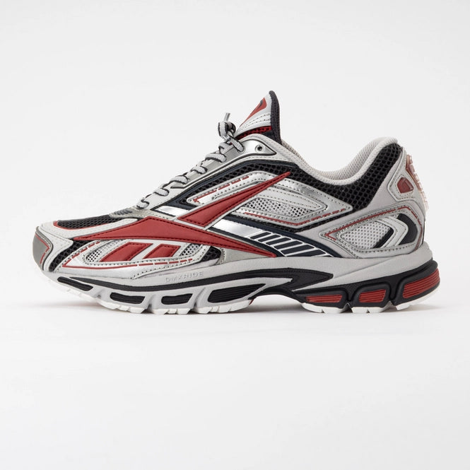 Reebok Premier Road Ultra "Red Metallic" (parfois issues de la ligne haut de gamme Reebok LTD ou de collaborations spécifiques).