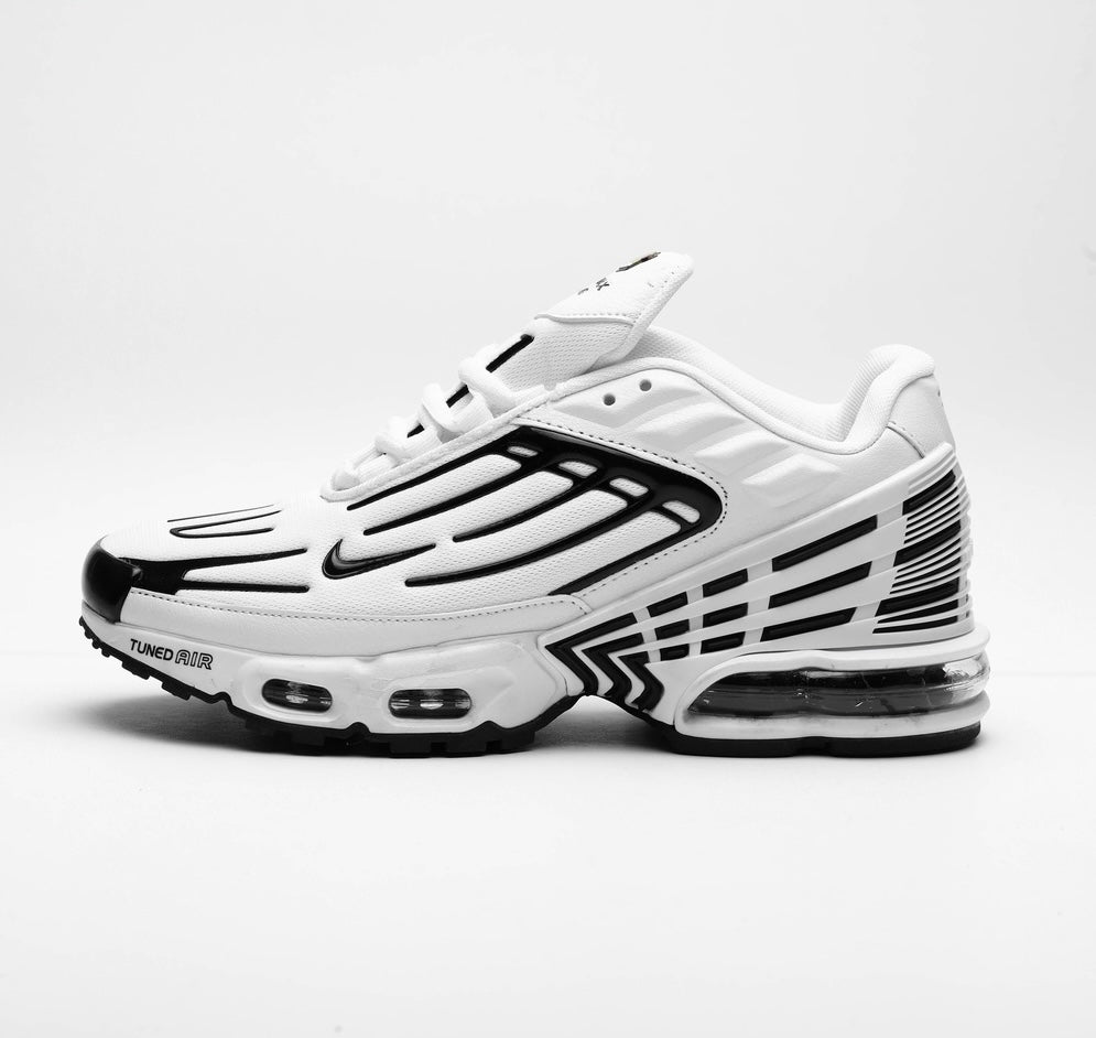 Nike Air Max Plus 3 (communément appelée TN 3) dans son coloris "White Black" (Blanc et Noir)