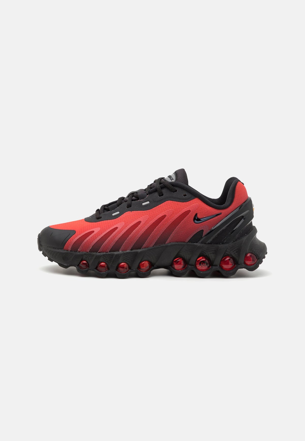 Nike Air Max Dn8, ici présentée dans son coloris iconique "Bred" (Black/Gym Red/Bright Crimson).