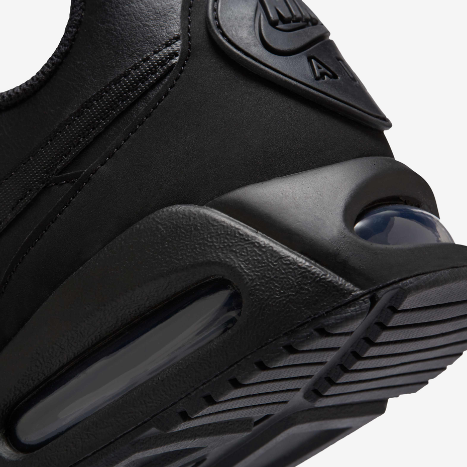 la Nike Air Max IVO Leather (ou LTR) dans son coloris intégral Triple Black