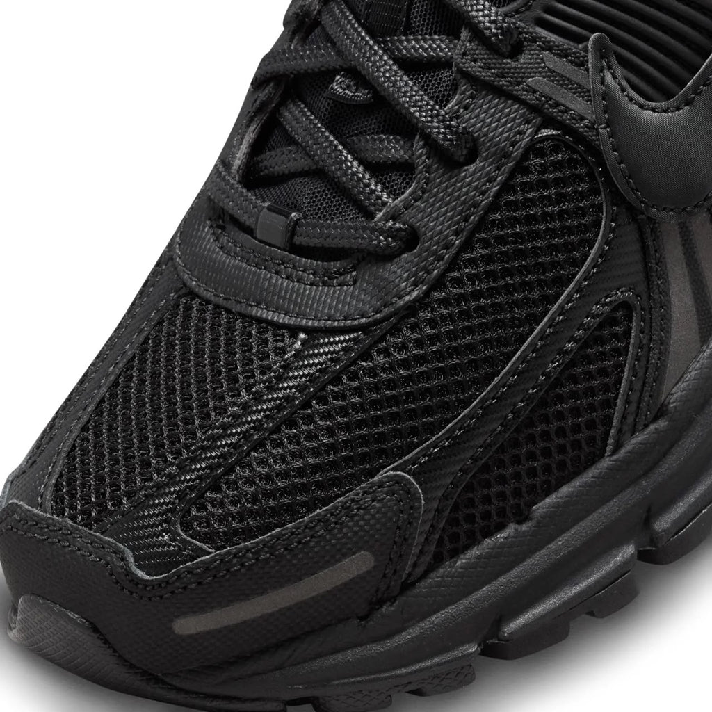 Nike Zoom Vomero 5 "Triple Black"