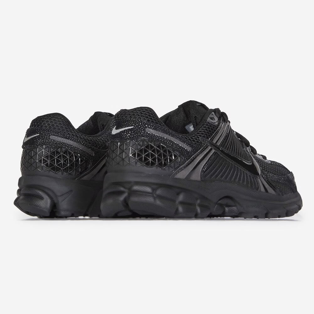 Nike Zoom Vomero 5 "Triple Black"